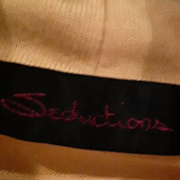 Seductions Women's Floral Shortsleeve Turtleneck - Picture 10 of 14